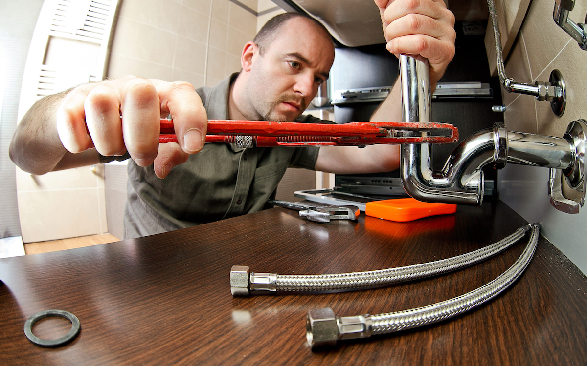 Quick Fixes: How Emergency Plumbers Handle Plumbing Crises